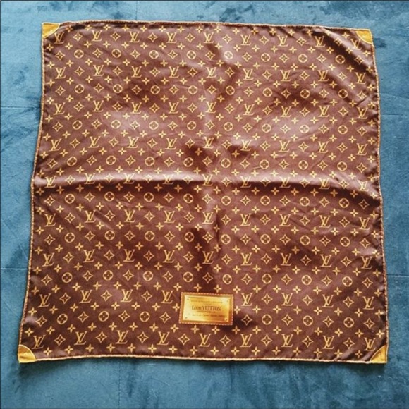 🔥LOUIS VUITTON MONOGRAM SILK SCARF🔥 - Picture 1 of 3